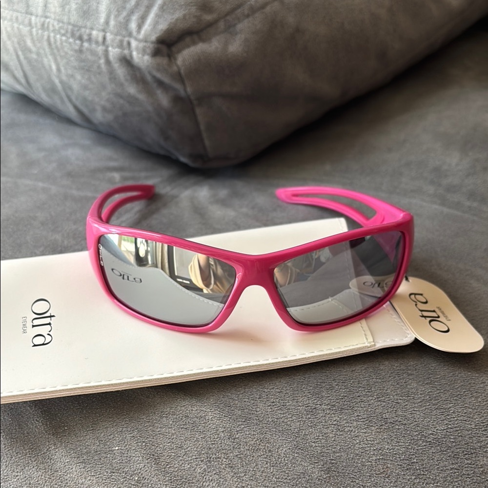 Otra Pink Sunglasses - Brand New with tags 🏷️ and case